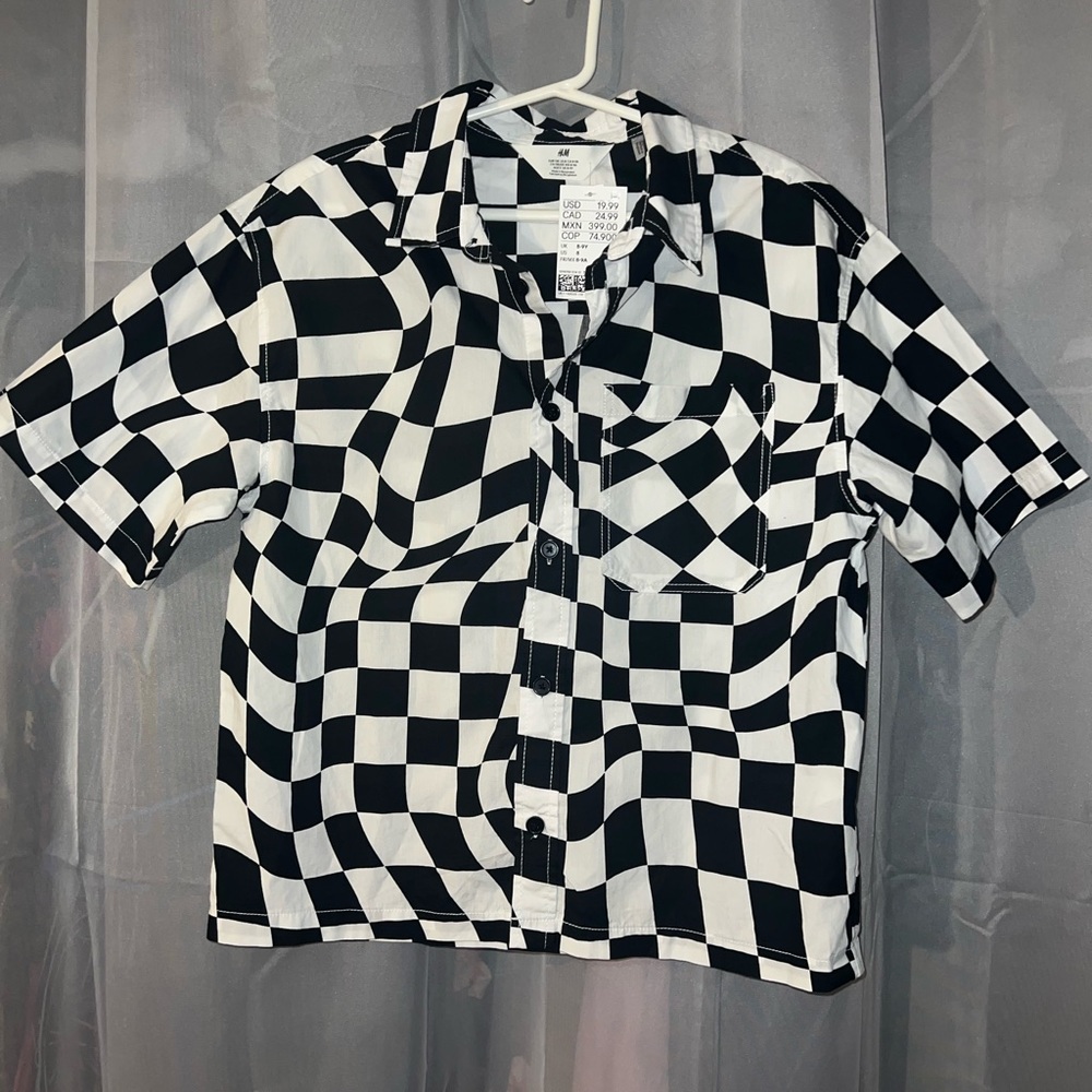 H&M Geometric Black and White Short Sleeve Button Up